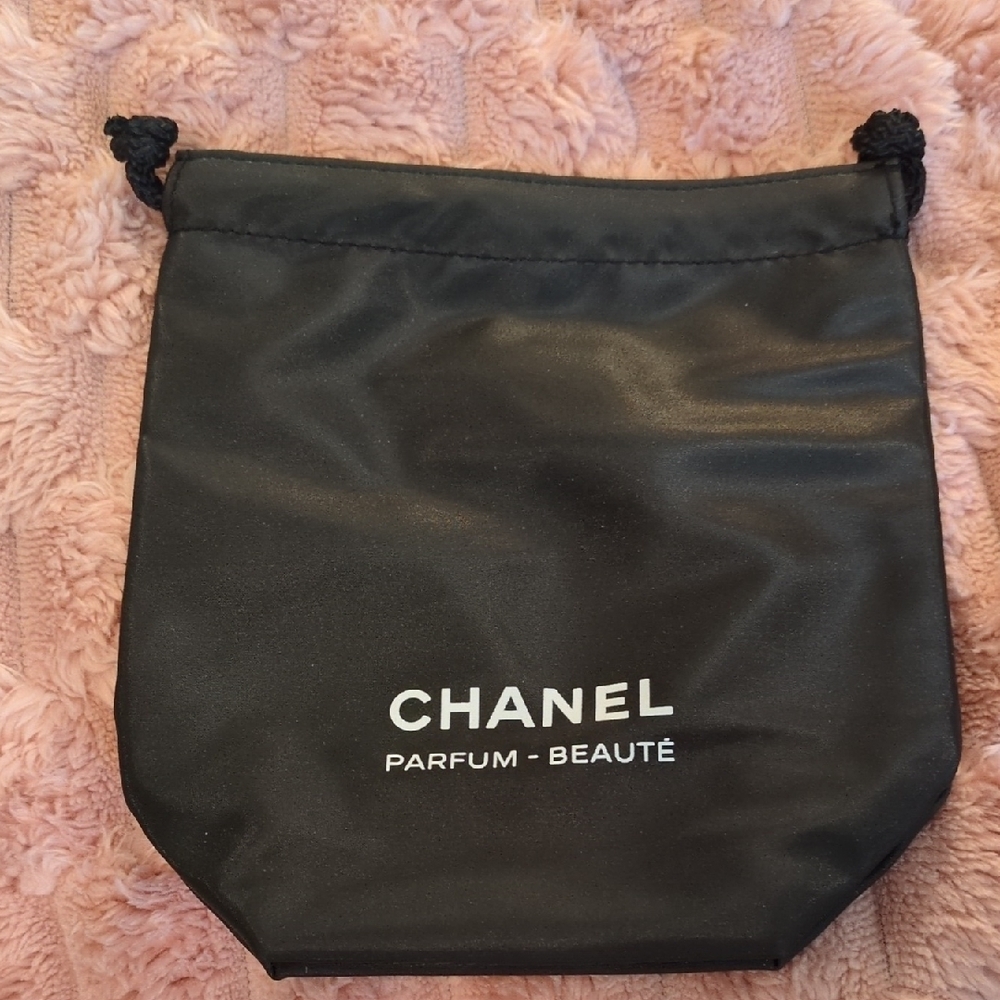 CHANEL Black Parfum Beauté Pouch